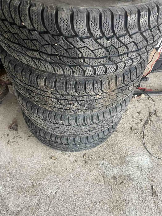 4бр. Гуми  за джип 215/65 R16