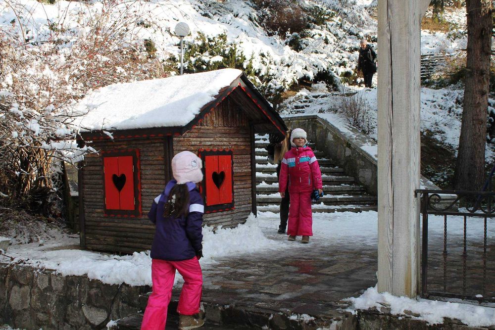 Детски ски екип от две части + аксесоари