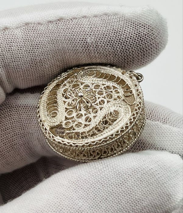 Сребърна старинна висулка Филигран