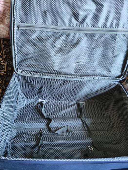 ПРОДАМ  ЧЕМОДАН в отличном состоянии