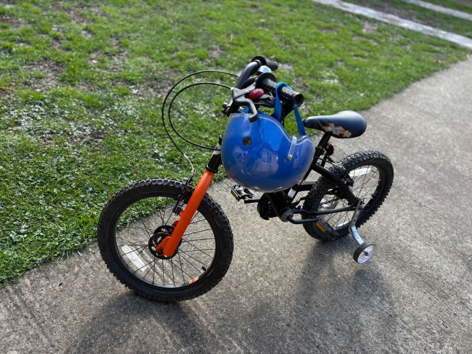 Bicicleta și casca copii