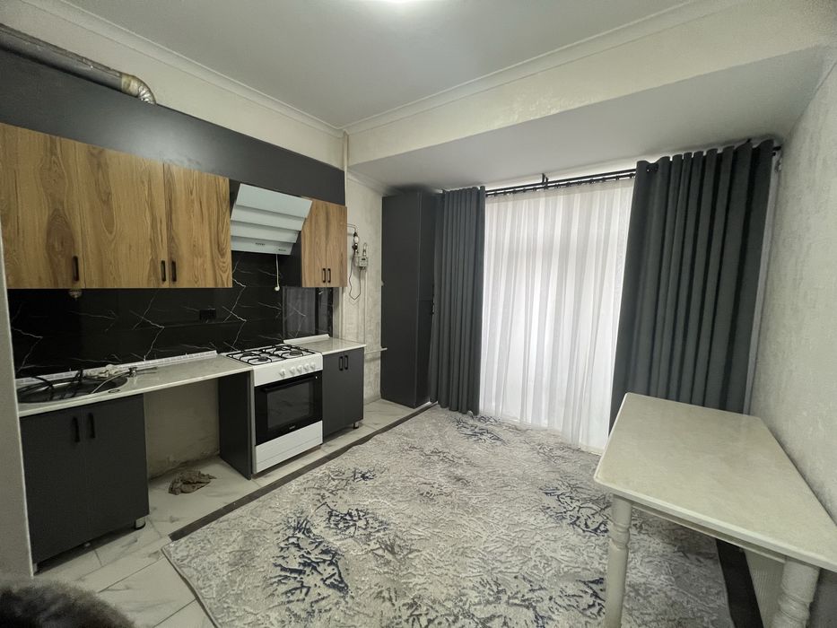 Sergeli Green house 3-metro oldida