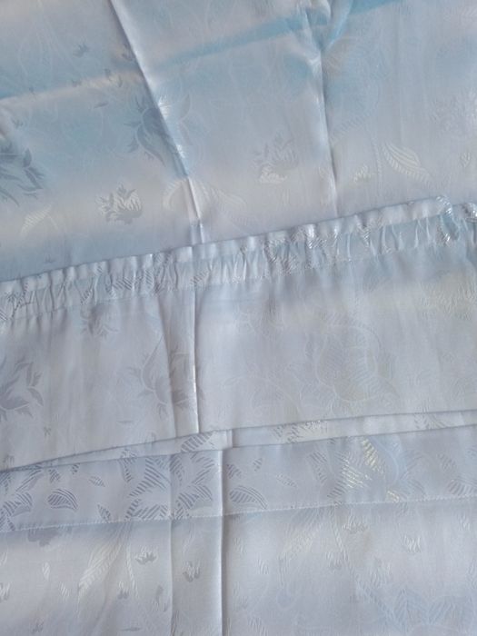 Două draperii, și două perdele fond bleu,dim.273/152 cm.