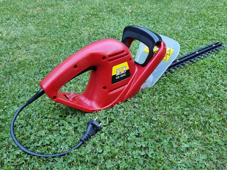 Trimmer pentru tuns gard viu, Masina de tuns tuia