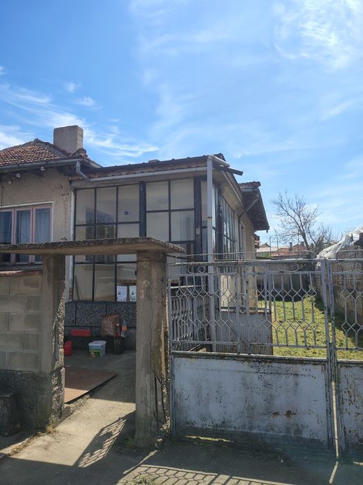 Еднофамилна къща е гр.Цар Калоян