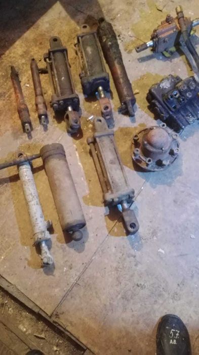 продам целиндры, ступица ПТС и др.