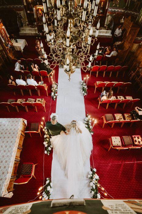 Vând rochie de mireasa stil prințesa cu pietre și sclipici