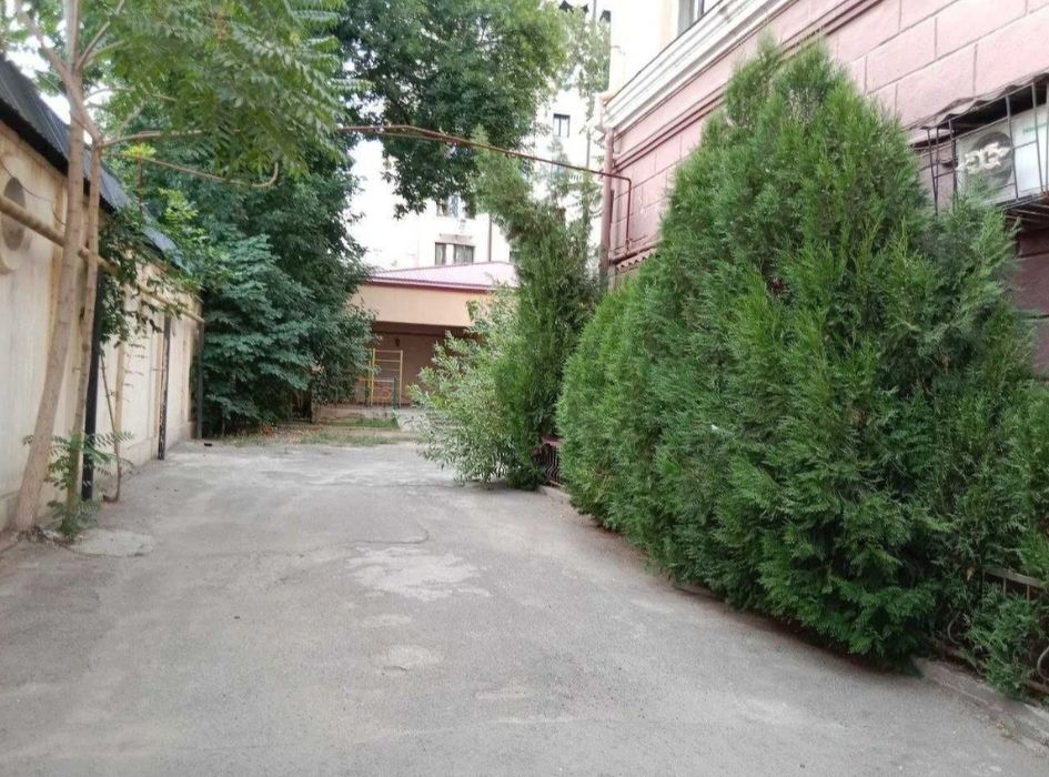 3 комнатная квартира (Сталинка) в центре города улица Саида Барака