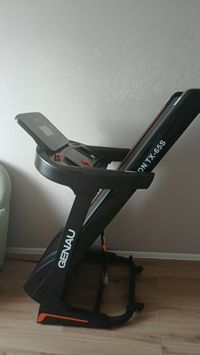 Беговая дорожка в отличном состояние почти новая