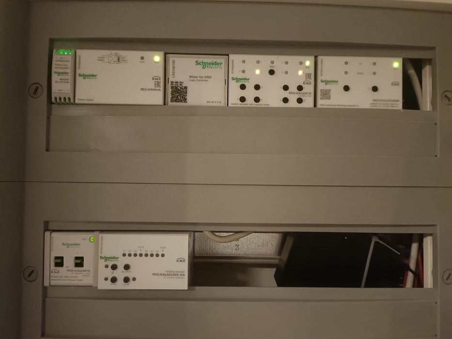 Case inteligente, lucrari electrice, electrician