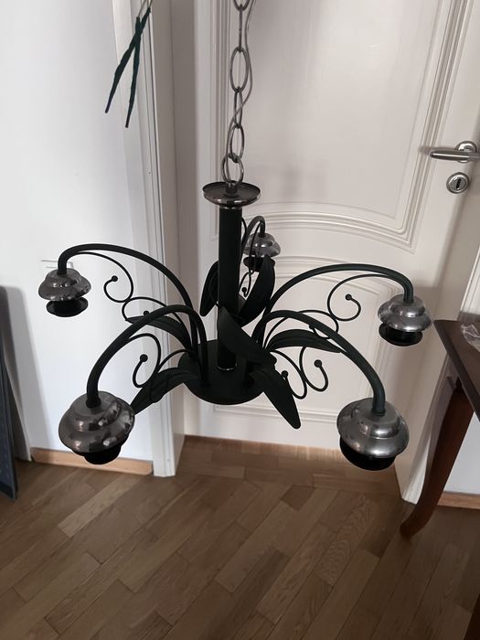 Продам люстру в отличном состоянии