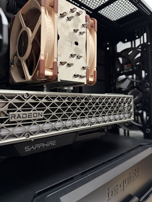 PC Gaming Saphire RX 9070 XT Nitro+, AMD Ryzen 5 7600X Garantie 2 ani