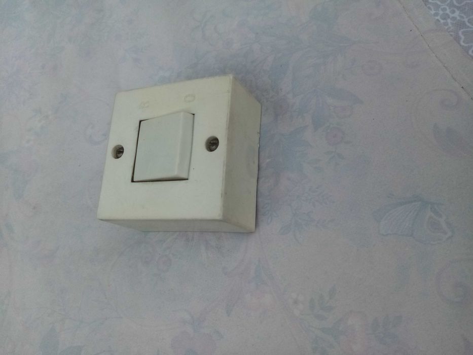 Выключатели света, эл. патроны для ламп