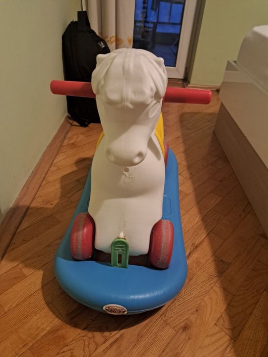 Конче с колела и люлка