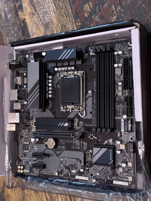 Placa de baza Gigabyte B760M DS3H, LGA 1700, DDR5