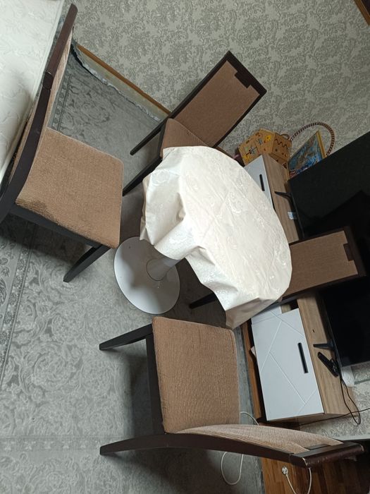 Кухонный стол          .