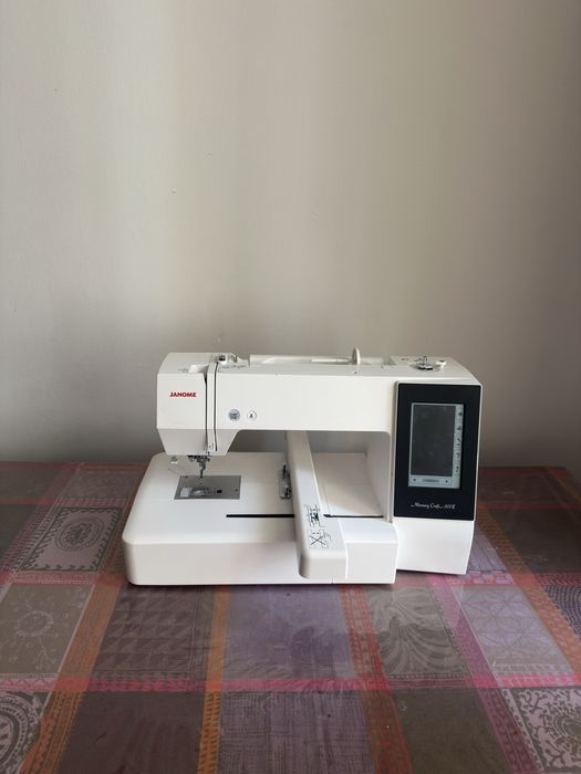 Продается вышивальная машина Janome Memory Craft e500