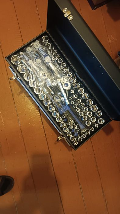 Продам новый набор инструментов