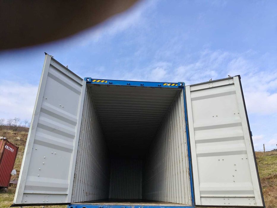 Doua containere maritime 12 x 2,4 x 2,9 m