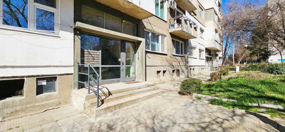 Продавам Гарсониера В Дианабад