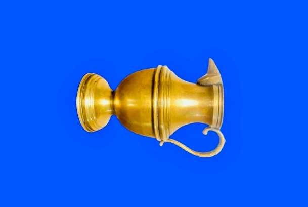 РАЗПРОДАЖБА - 15€. Винтидж Месингова Кана с богато украсени детайли