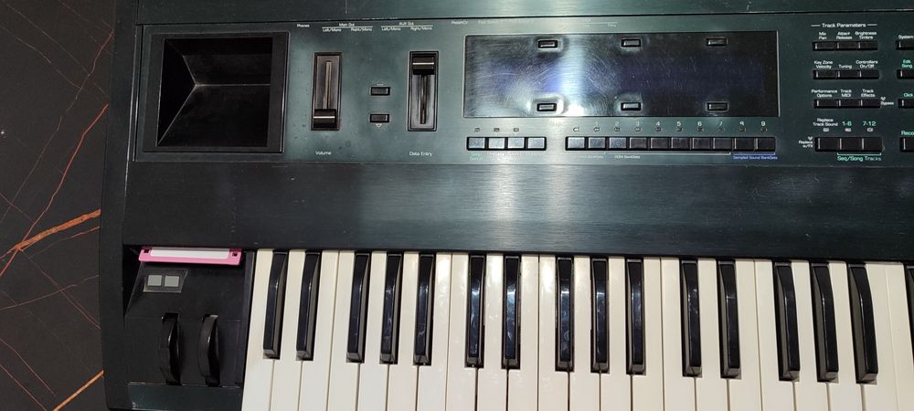 Enasoniq TS 10 Tezda Sotiladi !!!