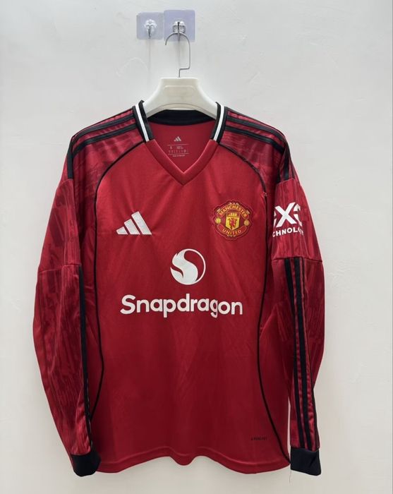 Bluze de fotbal cu diferite echipe