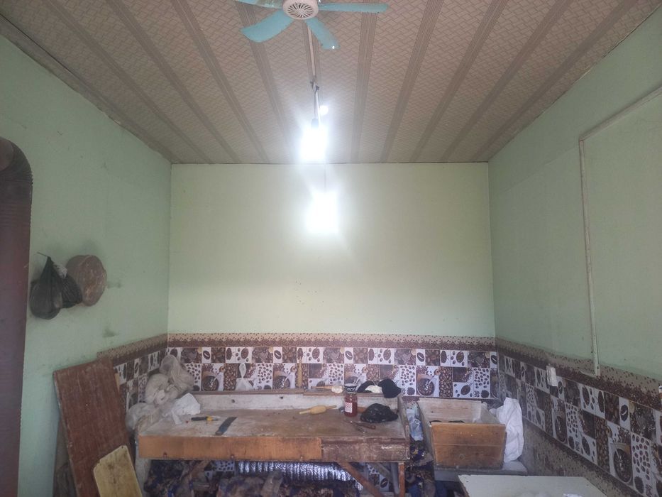 Xizmat ko`rsatish bino,  uyning birinchi qavatida joylashgan