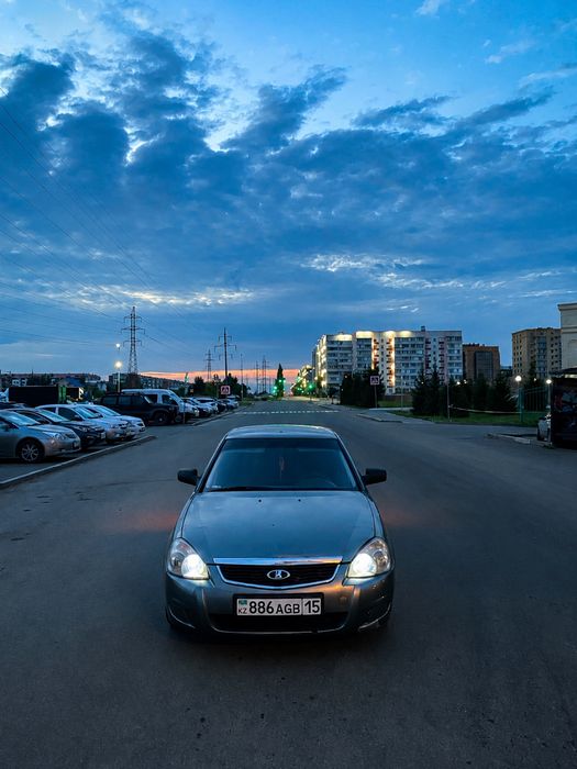 Приора 2010 года полулюкс