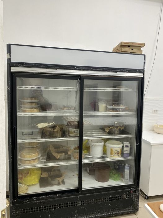 Продам витриный холодильник