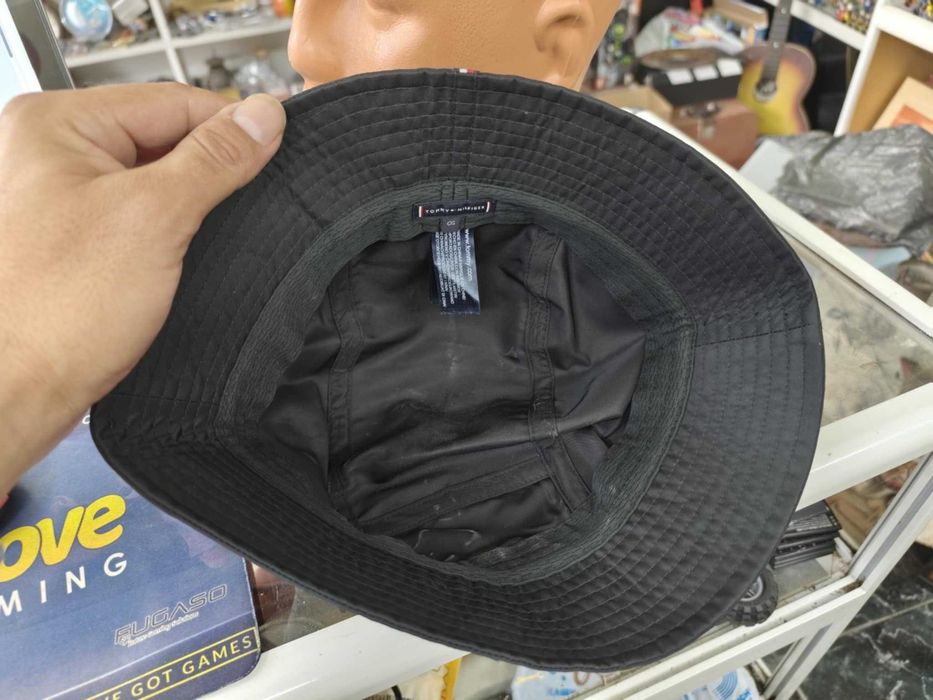 Нова оригинална шапка идиотка Tommy Hilfiger