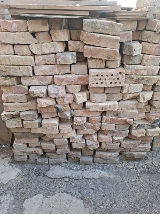 Кирпичи, плитку отдам