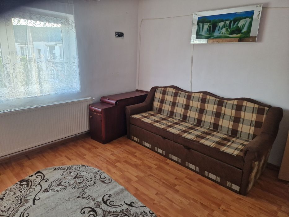Închiriez garsoniera