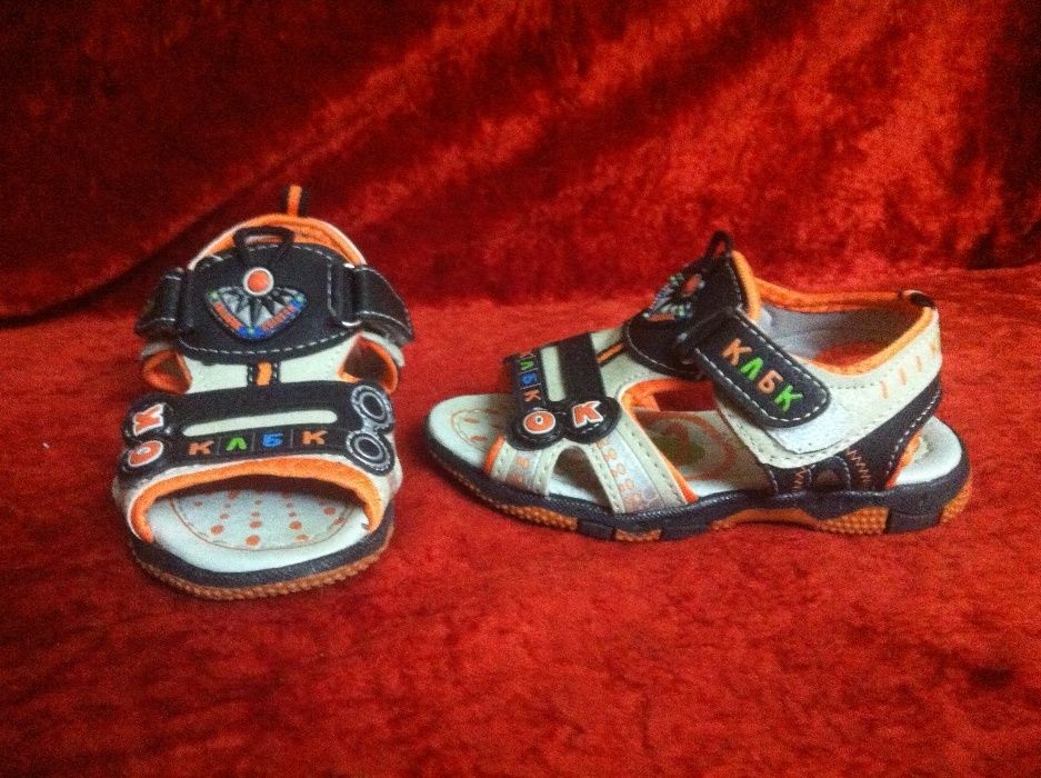 продаю детскую обувь