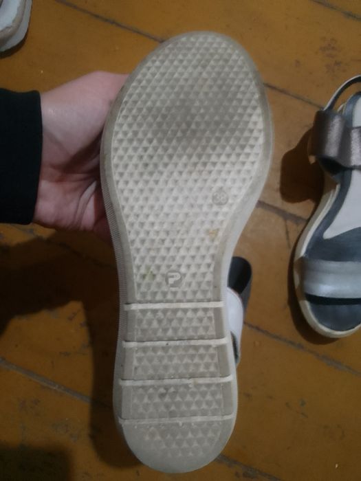 Бляскави сандали