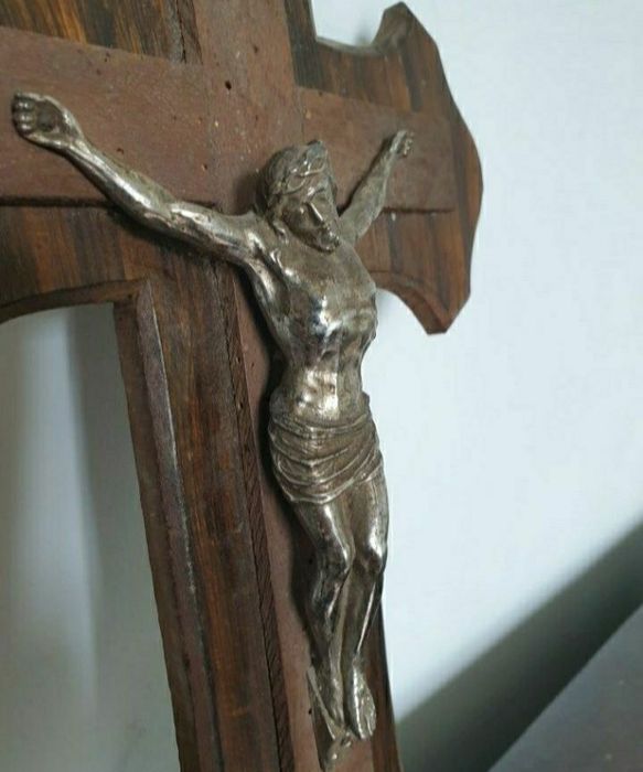 Crucifix vechi din bronz argintat, de secol XIX