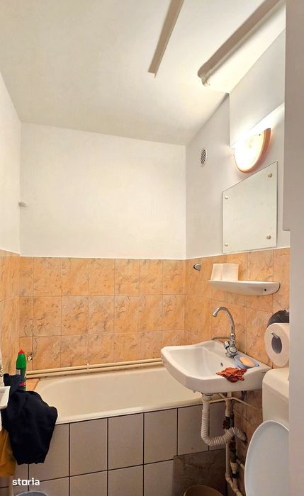Garsoniera, centrala termica, tamplarie PVC, bucatarie mare, Galata