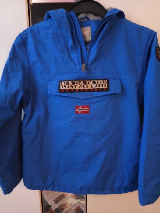 Продавам яке Napapijri размер 152