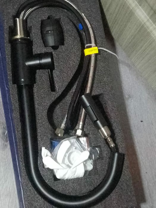 Baterie de bucatarie cu dus extractibil, negru mat
 Noua in cutie preț