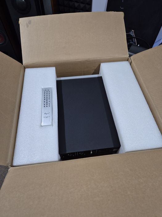 Cayin CDT 17A CD Player pe lampi