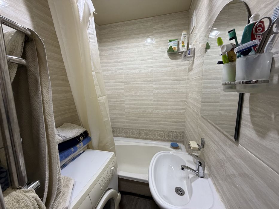 Сотилади 2хона вокзал 3 этаж 9 этажлик дом  6 метр балкон бор