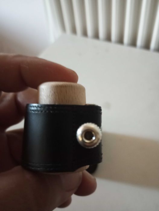 Продавам гривна за саксофон Вандорейн