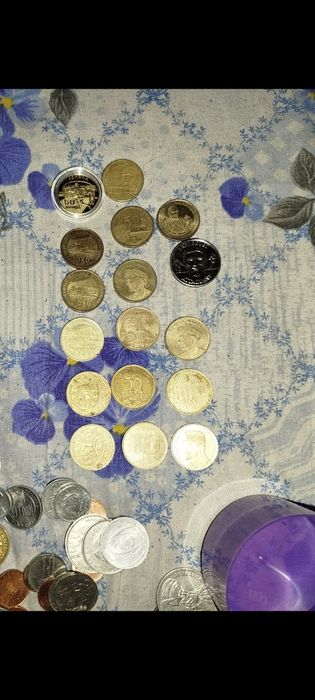 Vand monede romanesti cu 2 clasoare