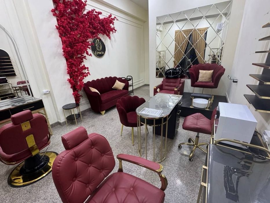 Место под мастеров маникюр и педикюр