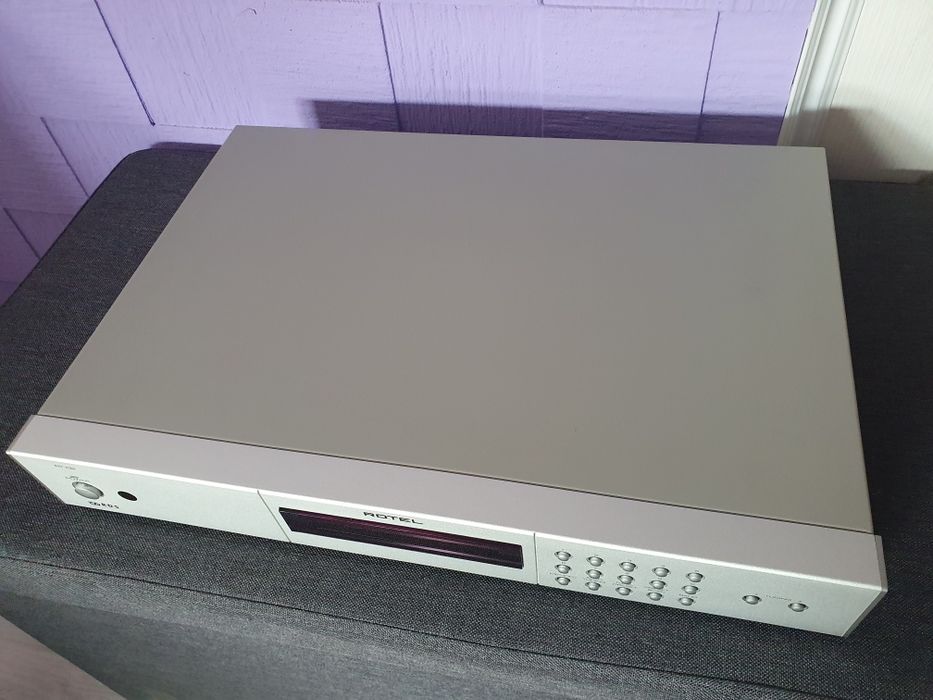 ROTEL Напълно модерна класика