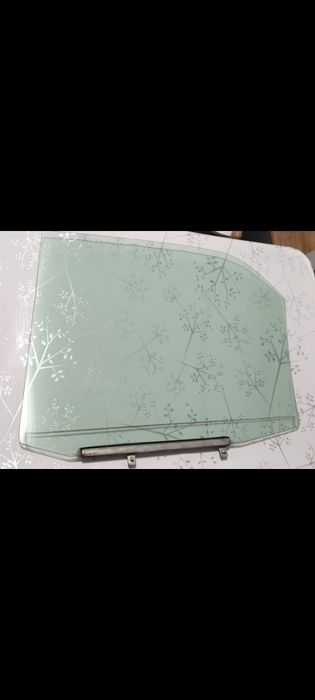 Стекло задней правой двери Rx300