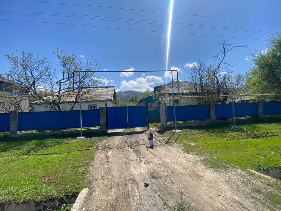 Үй сатылады. Жер үй.