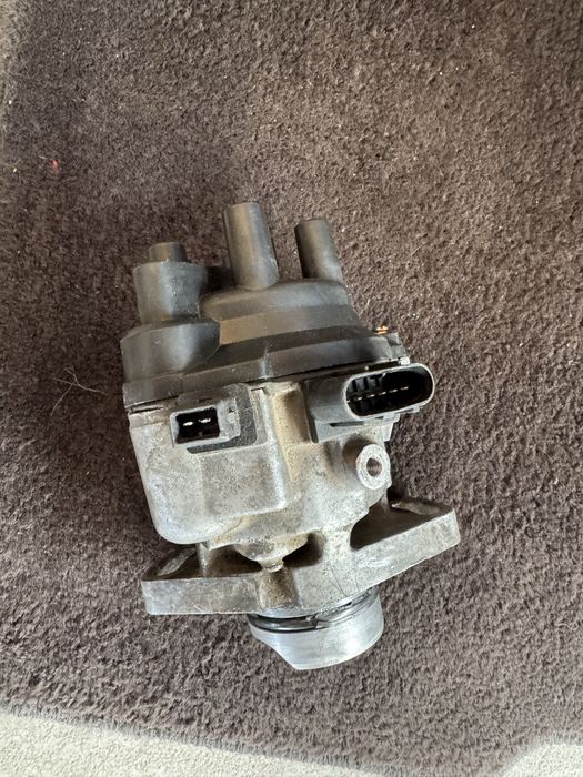 Трамблер на спейс вагон 1.8 оригинал.