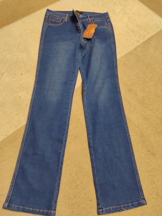 Продам      джинсы