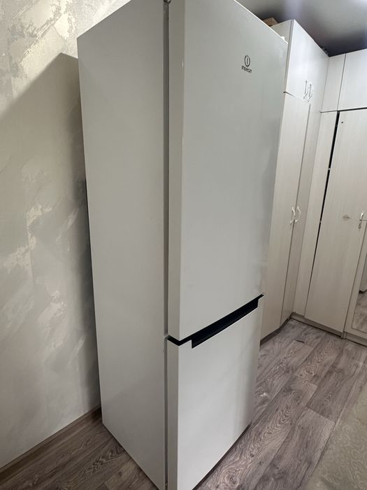 Холодильник Indesit
